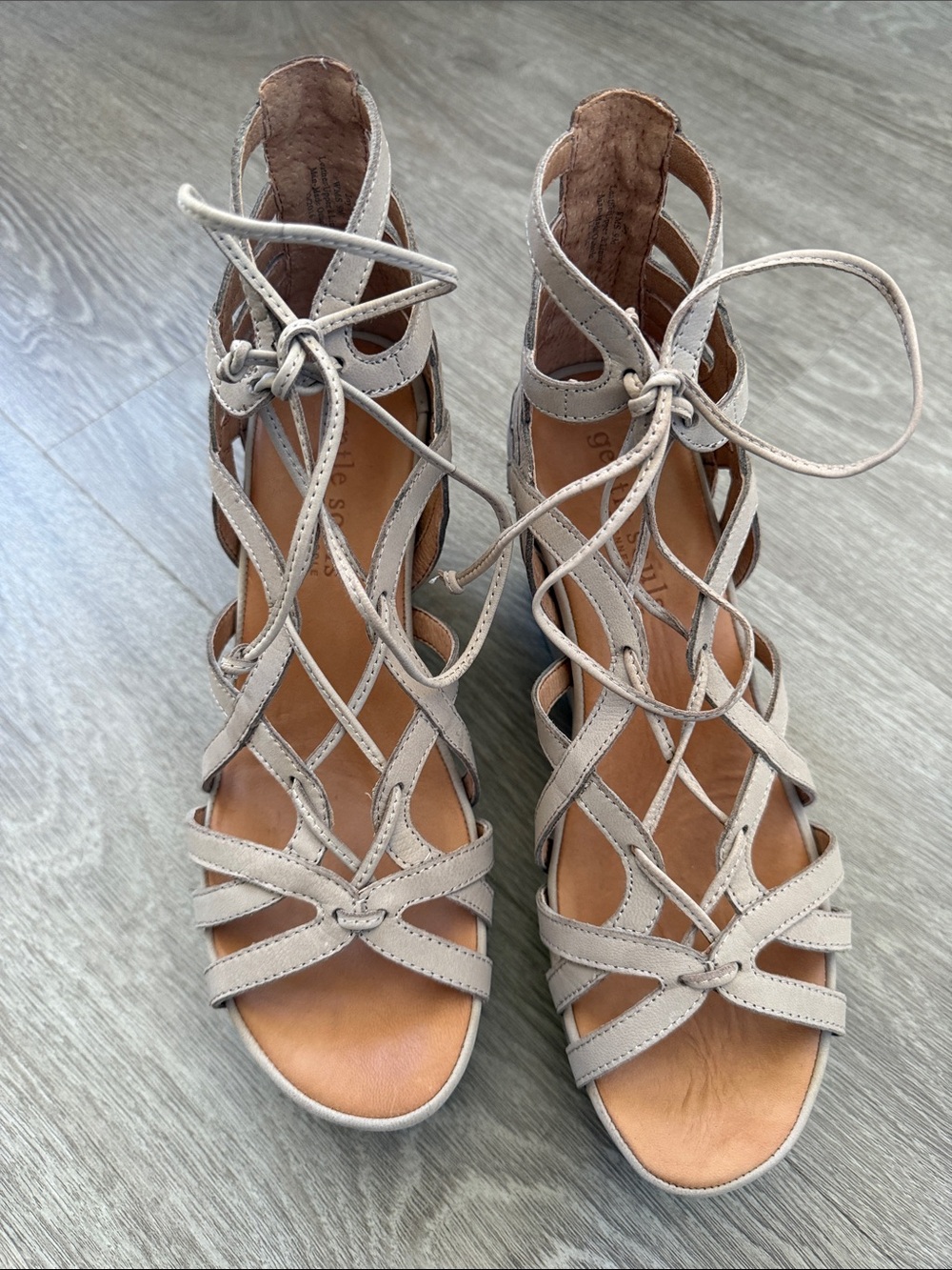 Gentle Souls by Kenneth Cole Wedges- Size 9